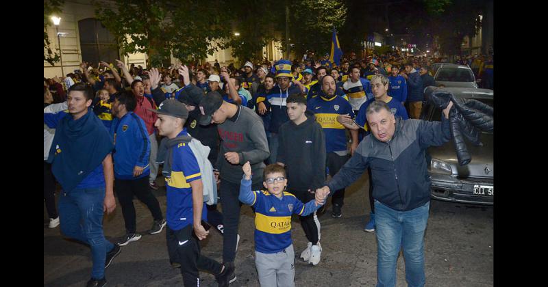 Boca le ganoacute a Tigre y se festejoacute en el centro de la ciudad