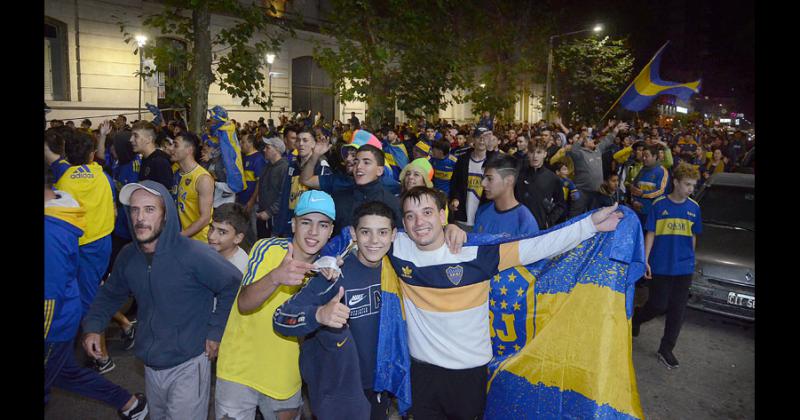 Boca le ganoacute a Tigre y se festejoacute en el centro de la ciudad