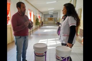 La Provincia entregoacute pintura y artefactos en diferentes escuelas