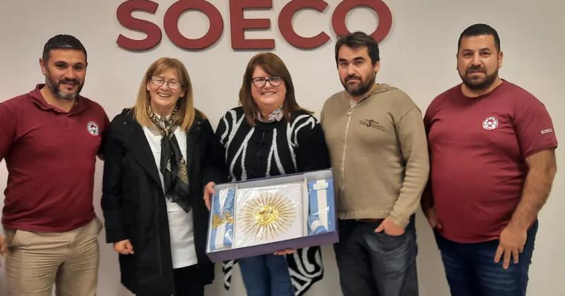 El Soeco donó Bandera de Ceremonia a la EEPA N° 701