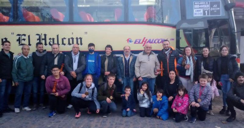 La delegación de la ciudad que se presentó en Las Flores