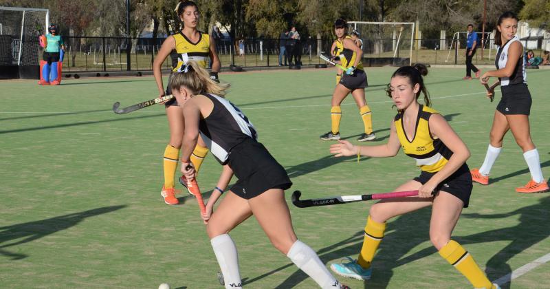 Estudiantes recibió a Uncas en la tira femenina