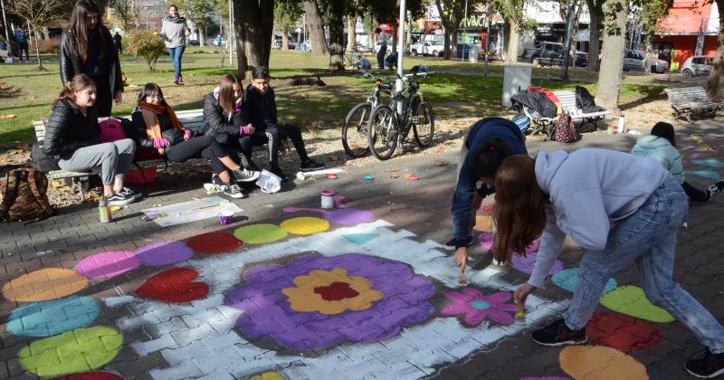 Este saacutebado continuacutean las actividades luacutedicas en la Plaza Central