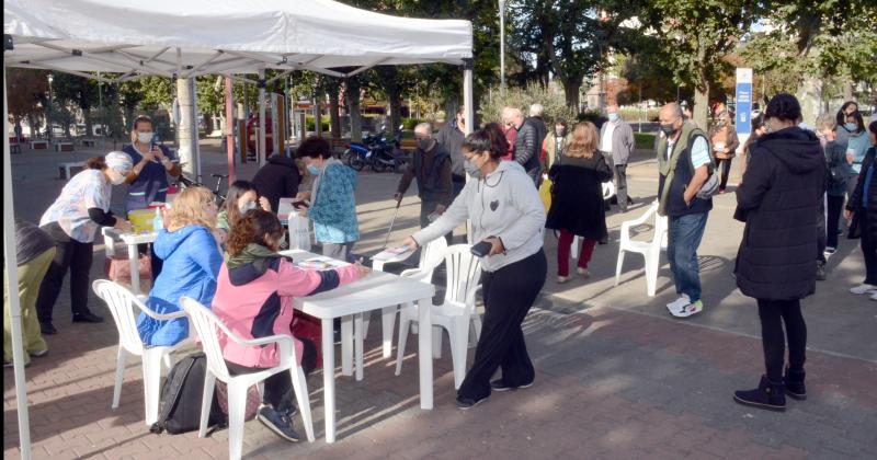 Casi el 60-en-porciento- de la poblacioacuten argentina no se aplicoacute dosis de refuerzo contra la Covid-19