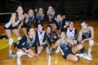 Estudiantes el primer ganador en el torneo femenino