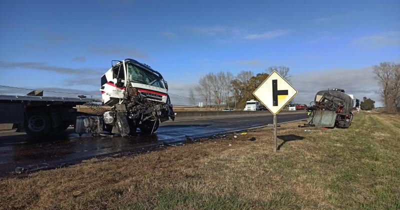 Un hombre herido tras protagonizar un choque entre camiones en la Ruta 226