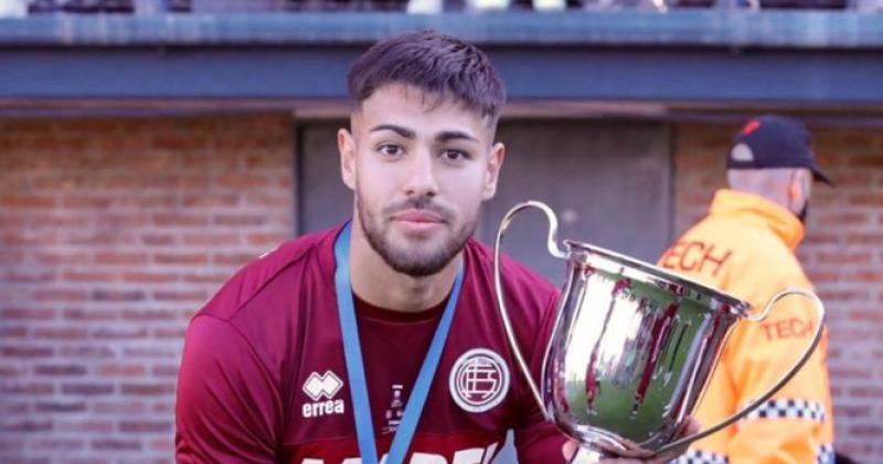 El olavarriense festejó con la copa en la cancha de Quilmes