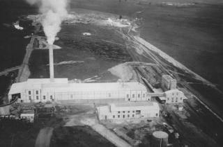 Imagen aérea de la f�brica de cemento Loma Negra en 1928 -año en que comenzó su producción- en el sector donde se aún encuentra ubicada de la actual localidad de Villa Alfredo Fortabat