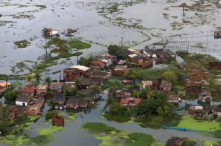 Ascienden a 100 los muertos por las lluvias torrenciales en el noreste de Brasil