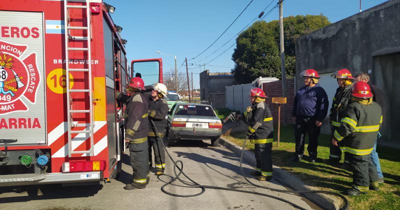 Bomberos trabajó para sofocar el incendio de una garrafa