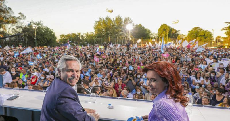 Alberto Fernndez y Cristina Kirchner juntos y sonrientes