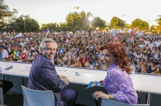 Alberto Fern�ndez y Cristina Kirchner juntos y sonrientes