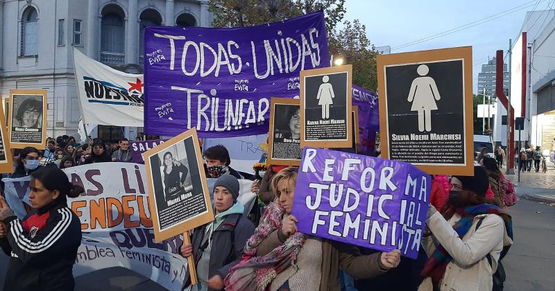 Un grito que se renueva- la marcha Ni Una Menos se replicoacute en Olavarriacutea