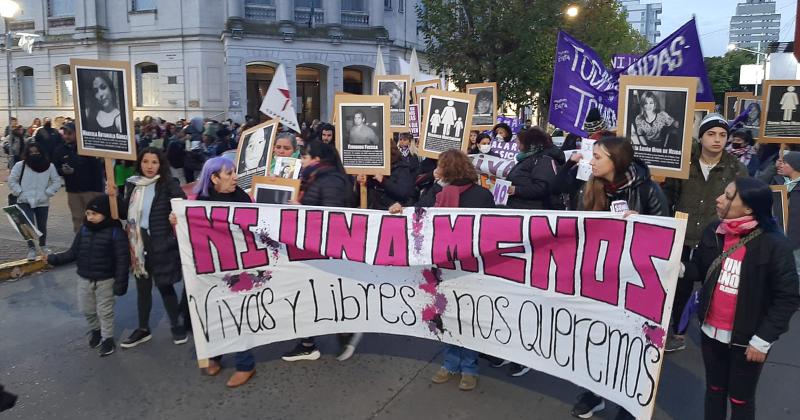 Un grito que se renueva- la marcha Ni Una Menos se replicoacute en Olavarriacutea