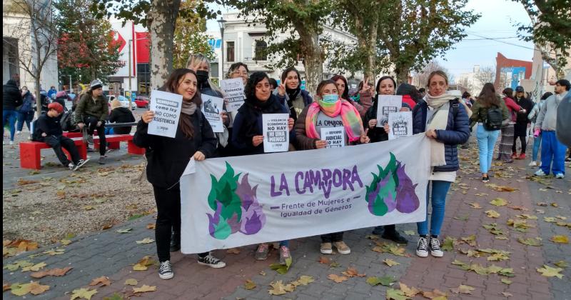 Un grito que se renueva- la marcha Ni Una Menos se replicoacute en Olavarriacutea