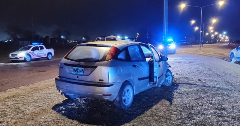 Un hombre sufrió lesiones leves tras un vuelco