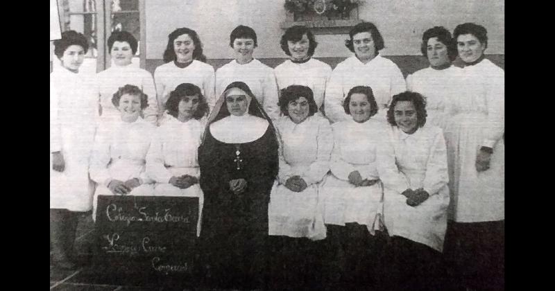 En 1954 en el Colegio Santa Teresa de la localidad de Colonia Hinojo se dictaba el Curso Comercial incorporado a las Academias Pitman