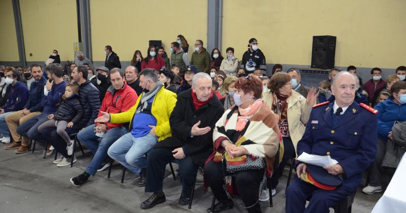 Reconocimientos y ascensos en un emotivo acto protocolar por el Diacutea Nacional del Bombero