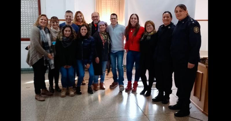 Encuentro de la Mesa Local contra la Violencia con referentes de Educacioacuten