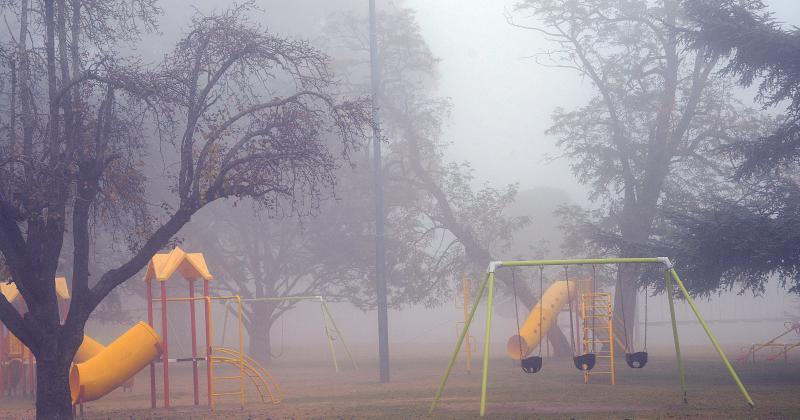 Advierten visibilidad reducida a 50 metros por la niebla