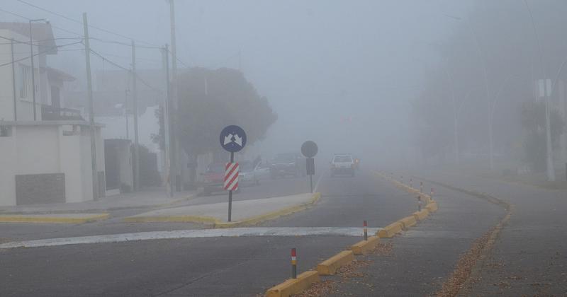 Advierten visibilidad reducida a 50 metros por la niebla