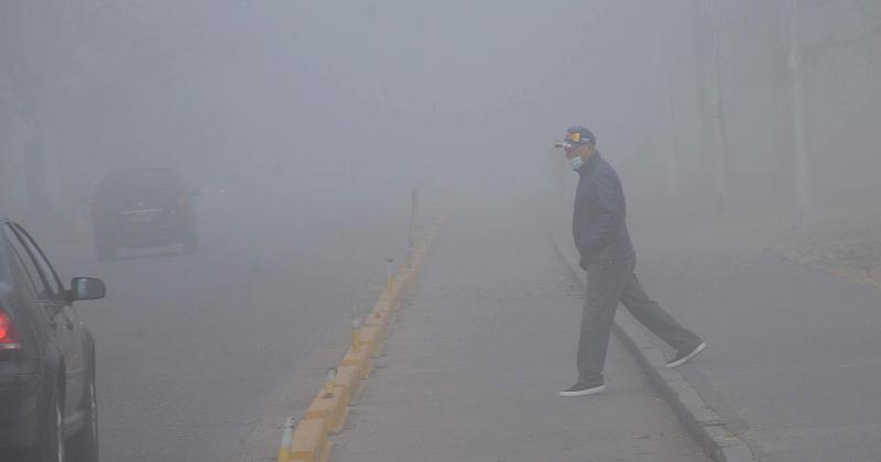 Advierten visibilidad reducida a 50 metros por la niebla