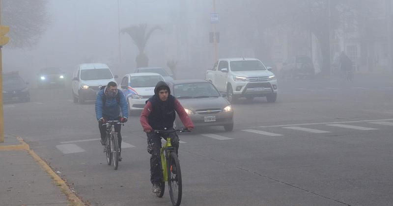 Advierten visibilidad reducida a 50 metros por la niebla