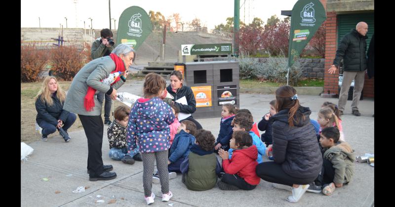 Diacutea del Medio Ambiente en CAE- los maacutes pequentildeos aprendieron que Residuo = Recurso