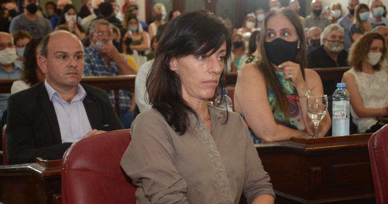 Aacutelvarez le respondioacute a los joacutevenes PRO sobre la obra de la Facultad de Salud