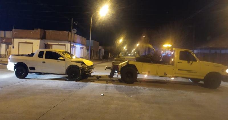 Conduciacutea alcoholizado y chocoacute con un auto estacionado