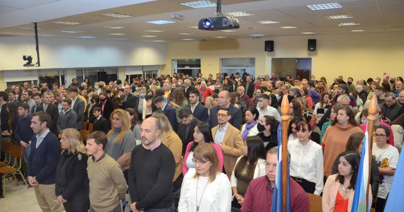 Cientos de graduados de la Unicen recibieron su tiacutetulo universitario