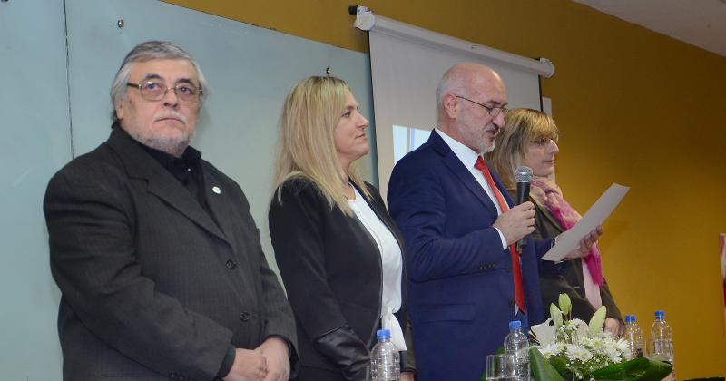 Cientos de graduados de la Unicen recibieron su tiacutetulo universitario