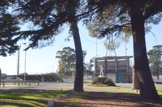 Club Loma Negra- socios entregaraacuten el petitorio a la empresa y haraacuten un abrazo simboacutelico