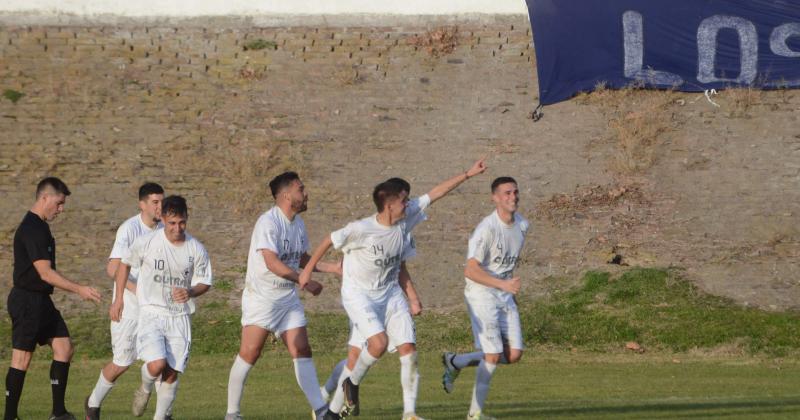 Ignacio Baldo saluda tras su gol El primero en primera división