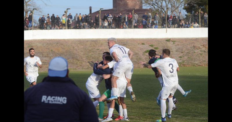 Racing celebró el título ante Embajadores en la Superfinal jugada este domingo