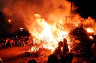 Habraacute fogatas de San Juan y San Pedro en Espigas e Hinojo