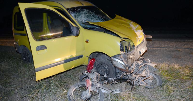 Violento y grave choque en el acceso a Crotto- un joven motociclista herido