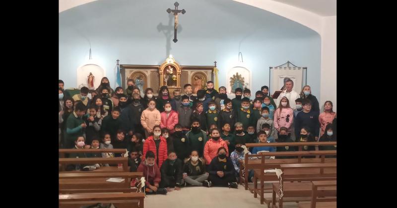 Visita de alumnos del Colegio Esquiuacute a la capilla San Antonio de Padua