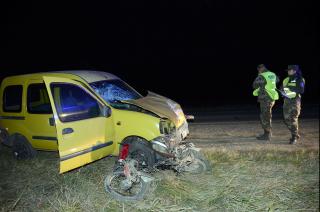 Violento y grave choque en el acceso a Crotto- un joven motociclista herido