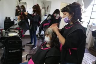 Desafiacuteos de peluqueriacutea en Mujeres Adolescentes 