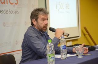 Martin Becerra cerroacute la V Jornada de Periodismo Investigacioacuten y Democracia en la Facso