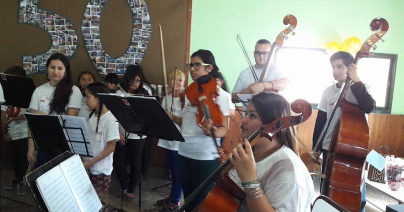 Convocatoria a nintildeos y joacutevenes para integrar la Orquesta Escuela Municipal