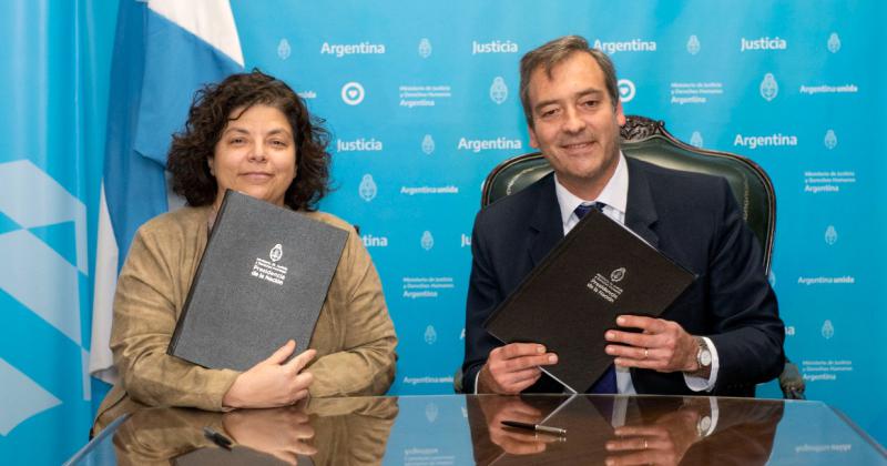 La ministra de Salud de la Nación Carla Vizzotti y el ministro de la Justicia y Derechos Humanos Martín Soria dispusieron la creación de una Comisión Permanente de Trabajo y Asistencia Técnica