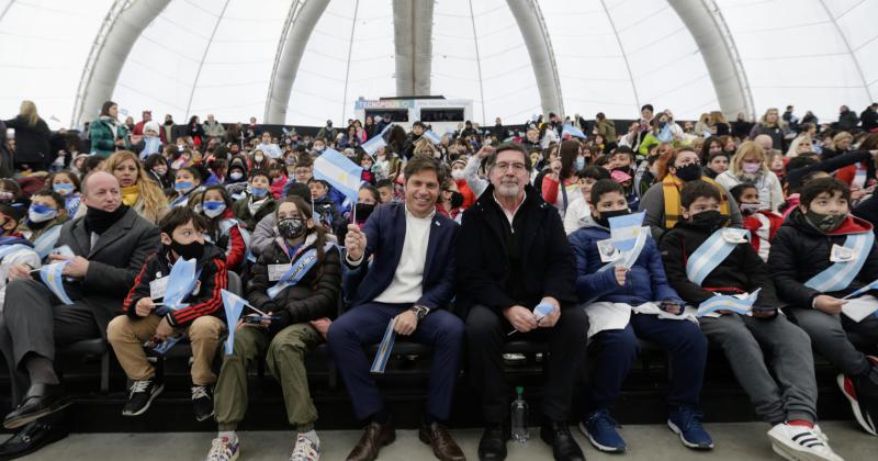 Kicillof encabezoacute el acto de promesa de lealtad a la Bandera de estudiantes bonaerenses