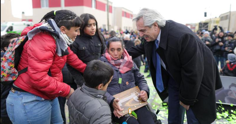 El Presidente encabezoacute la entrega de 224 viviendas en Ensenada 