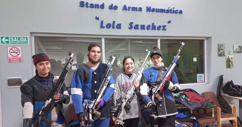 Lola S�nchez visitó el pasado s�bado la clase de la escuelita de tiro