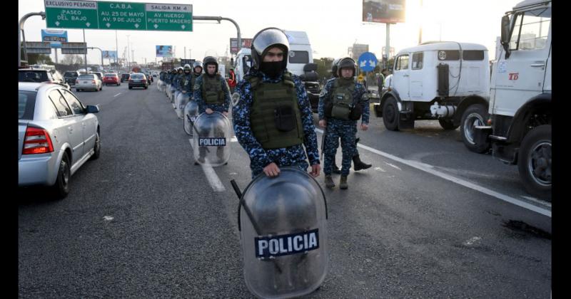 Sin gasoil- transportistas empezaron a liberar la autopista Buenos Aires-La Plata