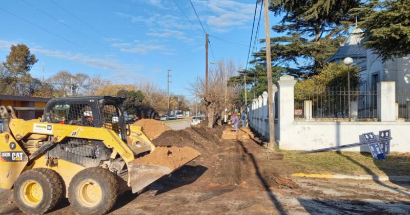 Hospital de Hinojo- se inicioacute la obra de construccioacuten de veredas