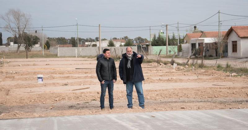 Aguilera recorrioacute el inicio de obra del barrio Educadores