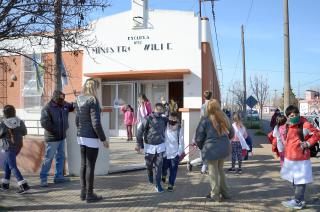 Un paro de auxiliares el lunes complicariacutea el desarrollo de las clases